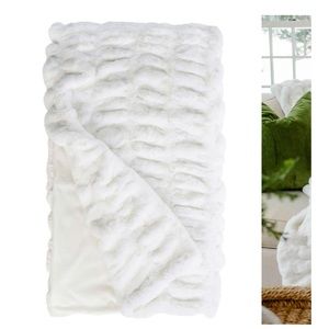 MADE IN THE USA Donna Salyers Fabulous Furs Blanket Throw